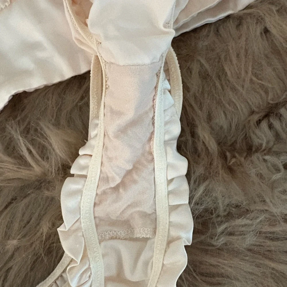 Elegant Cream Ruffle Intimate Set - Picture 9 of 11